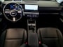Hyundai Kona Electric Premium Sky 65.4 kWh / Panoramadak / Leder / Stoelverkoeling / Stoel- & Stuurverwarming / 360 Camera / HUD / PDC Voor + Achter /