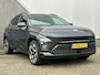 Hyundai Kona Electric Premium Sky 65.4 kWh / Panoramadak / Leder / Stoelverkoeling / Stoel- & Stuurverwarming / 360 Camera / HUD / PDC Voor + Achter /