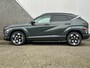 Hyundai Kona Electric Premium Sky 65.4 kWh / Panoramadak / Leder / Stoelverkoeling / Stoel- & Stuurverwarming / 360 Camera / HUD / PDC Voor + Achter /