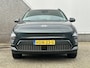 Hyundai Kona Electric Premium Sky 65.4 kWh / Panoramadak / Leder / Stoelverkoeling / Stoel- & Stuurverwarming / 360 Camera / HUD / PDC Voor + Achter /