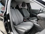 Peugeot e-208 EV ALLURE 50 kWh | LED | HALF-LEER | CRUISE | CARPLAY | ALL-SEASON | SOH 93%!