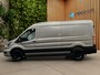 Ford Transit 350 L3H2 | 165PK FWD | Raptor Grille | 19inch | Volledig Leder | Zwarte accenten rondom | Achteruitrijcamera | Airco (automatisch) | Apple Carplay/Android Auto