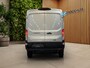Ford Transit 350 L3H2 | 165PKFWD | Raptor Grille | 19'inch | Volledig Leder | Zwarte accenten rondom | Achteruitrijcamera | Airco (automatisch) | Apple Carplay/Android Auto