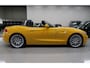 BMW Z4 Roadster sDrive20i Executive Sportstoelen Leer/Alcantara Automaat Boekjes aanwezig Atacama Geel Stoelverwarming Breedset 19 inch Airco Parkeersensoren Windscherm