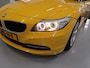 BMW Z4 Roadster sDrive20i Executive Sportstoelen Leer/Alcantara Automaat Boekjes aanwezig Atacama Geel Stoelverwarming Breedset 19 inch Airco Parkeersensoren Windscherm