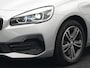 BMW 2-Serie Active Tourer 225xe iPerformance Sportline Plug In Hybrid 225pk PHEV | Panodak | Sportstoelen Memory | Camera | Stoelverwarming | Navi Full Map | Keyless | LED |