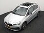BMW 2-Serie Active Tourer 225xe iPerformance Sportline Plug In Hybrid 225pk PHEV | Panodak | Sportstoelen Memory | Camera | Stoelverwarming | Navi Full Map | Keyless | LED |