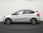 BMW 2-Serie Active Tourer 225xe iPerformance Sportline Plug In Hybrid 225pk PHEV | Panodak | Sportstoelen Memory | Camera | Stoelverwarming | Navi Full Map | Keyless | LED |