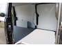 Volkswagen e-Transporter 286pk 32 L2H1 Style 64 kWh | Trekhaak | 17" Velgen | Navigatie