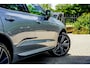 Volvo XC60 2.0 T5 AWD 3xR-Design PANO/LUCHTVERING/TREKHAAK/ACC/FOUR-C/21"/BLIS/INTELLISAFE 360/CAMERA/XENIUM PAKKET/VOLVO ONDERH