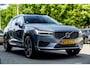 Volvo XC60 2.0 T5 AWD 3xR-Design PANO/LUCHTVERING/TREKHAAK/ACC/FOUR-C/21"/BLIS/INTELLISAFE 360/CAMERA/XENIUM PAKKET/VOLVO ONDERH