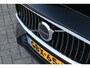 Volvo V60 2.0 T6 Plug-in hybrid AWD Essential Edition | Adaptive Cruise Control met Pilot Assist| Dodehoekdetectie| Stoelverwarming voor + achter| Stuurwielverwarming| Extra getint glas achter| RVS-geborstelde bumperbescherming|