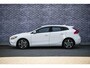 Volvo V40 1.6 T3 R-Design | Trekhaak | Parkeersensoren achter | Climate control | High performance audio | Dealeronderhouden |