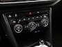 Volkswagen T-Roc 1.5 TSI Sport Business R | R-Line In & Exterieur | 150 PK | Automaat | Digital Cockpit PRO | Stoelverwarming | Trekhaak Afneembaar | Navigatie |