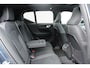 Volvo XC40 B4 Automaat Mild Hybrid Plus Black Edition | Sportonderstel| Panoramisch Schuif-/Kanteldak | Elektrisch Verstelbare Voorstoelen | 360° Parkeercamera | Microtech/Nubuck Bekleding | Getint Glas Achter | 20" Lichtmetalen Velgen Hoogglans Zwart | Verlichte Scuff Plates Bagageruimte | Keyless | Elektrische Achterklep | Harman/Kardon Audio | Stoelverwarming | Stuurverwarming | Volvo UX Infotainment | Adaptieve Cruise Control | Pilot Assist | BLIS |