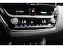 Toyota Corolla Cross 2.0 HYBRID 200 STYLE NIEUW&DIRECT LEVERBAAR! STOELVERW. EL-ACHTERKLEP NAVI PARK-SENSOREN BLISS LED 18"LMV PRIVACY-GLASS NL-AUTO