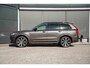 Volvo XC90 T8 Recharge AWD Ultimate Dark | Verwarmbare voorstoelen | Verwarmbaar stuurwiel | Verwarmbare achterbank | Premium audio by Harman Kardon | Panoramadak | Luchtvering| Rondomzicht Camera| 20 inch Lichtmetalen velgen |  Semi elektrische trekhaak | Alarmklasse 3