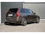 Volvo XC90 T8 Recharge AWD Ultimate Dark | Verwarmbare voorstoelen | Verwarmbaar stuurwiel | Verwarmbare achterbank | Premium audio by Harman Kardon | Panoramadak | Luchtvering| Rondomzicht Camera| 20 inch Lichtmetalen velgen |  Semi elektrische trekhaak | Alarmklasse 3