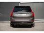 Volvo XC90 T8 Recharge AWD Ultimate Dark | Verwarmbare voorstoelen | Verwarmbaar stuurwiel | Verwarmbare achterbank | Premium audio by Harman Kardon | Panoramadak | Luchtvering| Rondomzicht Camera| 20 inch Lichtmetalen velgen |  Semi elektrische trekhaak | Alarmklasse 3