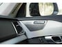 Volvo XC90 T8 Recharge AWD Ultimate Dark | Verwarmbare voorstoelen | Verwarmbaar stuurwiel | Verwarmbare achterbank | Premium audio by Harman Kardon | Panoramadak | Luchtvering| Rondomzicht Camera| 20 inch Lichtmetalen velgen |  Semi elektrische trekhaak | Alarmklasse 3