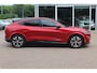 Ford Mustang Mach-E Extended First Edition AWD 98 kWh / SoH 94.1% / Glascoating / Trekhaak / Panoramadak / Camera / Leder / 19'' / B&O / Keyless / DAB / Dodehoek / ACC / Navigatie / Sfeerverlichting / Stoelverwarming
