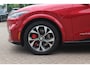 Ford Mustang Mach-E Extended First Edition AWD 98 kWh / SoH 94.1% / Glascoating / Trekhaak / Panoramadak / Camera / Leder / 19'' / B&O / Keyless / DAB / Dodehoek / ACC / Navigatie / Sfeerverlichting / Stoelverwarming