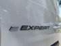 Peugeot e-Expert L2 75 kWh AUTOMAAT | LED koplampen | Climate control | Keyless entry | Dode hoek detectie | Achteruitrijcamera | Parkeersensoren voor en achter | Multimedia | Carplay | NAVI | Digital cockpit | Licht- en regensensor | Mistlampen | Bestuurdersstoel comfort | Bank voorpassagiers | Houten vloer | Doorlaadluik | Laadkabel | N403626