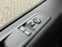 Peugeot e-Expert L2 75 kWh 136pk | LED koplampen | Climate control | Keyless entry | Dode hoek detectie | Achteruitrijcamera | Parkeersensoren voor en achter | Multimedia | Carplay | NAVI | Digital cockpit | Licht- en regensensor | Mistlampen | Bestuurdersstoel comfort | Bank voorpassagiers | Houten vloer | Doorlaadluik | Laadkabel | N403627