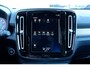 Volvo XC40 T4 AUT8 190PK R-Design | Volvo XC40 T4 AUT8 R-Design Elektrisch verstelbare voorstoelen met geheugen, Nubuck/Lederen bekleding, Harman Kardon Premium Audio, Park Assist voor & achter met camera, Volvo On Call met applicatie, Sensus Full Map Navigatie, Bluetooth telefoonvoorbereiding, 18" Lichtmetalen velgen, Sportonderstel