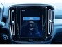 Volvo XC40 T4 AUT8 190PK R-Design | Volvo XC40 T4 AUT8 R-Design Elektrisch verstelbare voorstoelen met geheugen, Nubuck/Lederen bekleding, Harman Kardon Premium Audio, Park Assist voor & achter met camera, Volvo On Call met applicatie, Sensus Full Map Navigatie, Bluetooth telefoonvoorbereiding, 18" Lichtmetalen velgen, Sportonderstel