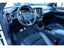 Volvo XC40 T4 AUT8 190PK R-Design | Volvo XC40 T4 AUT8 R-Design Elektrisch verstelbare voorstoelen met geheugen, Nubuck/Lederen bekleding, Harman Kardon Premium Audio, Park Assist voor & achter met camera, Volvo On Call met applicatie, Sensus Full Map Navigatie, Bluetooth telefoonvoorbereiding, 18" Lichtmetalen velgen, Sportonderstel