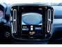 Volvo XC40 T4 AUT8 190PK R-Design | Volvo XC40 T4 AUT8 R-Design Elektrisch verstelbare voorstoelen met geheugen, Nubuck/Lederen bekleding, Harman Kardon Premium Audio, Park Assist voor & achter met camera, Volvo On Call met applicatie, Sensus Full Map Navigatie, Bluetooth telefoonvoorbereiding, 18" Lichtmetalen velgen, Sportonderstel