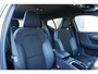Volvo XC40 T4 AUT8 190PK R-Design | Volvo XC40 T4 AUT8 R-Design Elektrisch verstelbare voorstoelen met geheugen, Nubuck/Lederen bekleding, Harman Kardon Premium Audio, Park Assist voor & achter met camera, Volvo On Call met applicatie, Sensus Full Map Navigatie, Bluetooth telefoonvoorbereiding, 18" Lichtmetalen velgen, Sportonderstel