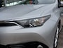 Toyota Auris 1.2T 116pk Aspiration 5-Deurs | Origineel NL | 1300kg Trekgewicht | Navi | Clima | Cruise | Achteruitrijcamera | Rijstrook+Licht+Regensensor | Mistlampen | 16''lm | Trekhaak