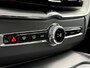 Volvo XC60 2.0 T6 Plug-in hybrid AWD Plus Dark | Adaptive cruise control | 360° camera | Trekhaak | Stoel- en stuurverwarming | Dode hoek detectie BLIS |