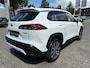 Toyota Corolla Cross HYBRID 140 STYLE STOEL/STUURVERW BLIND-SPOT PARK-SENSOREN NAVI APPLE/ANDROID EL-ACHTERKLEP 18" LM-VELGEN