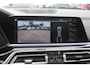 BMW X5 xDrive30d High Exe. 7p. M Sport / Trekhaak / Panoramadak / Camera / Head-up / Softclose / 20'' / Harman Kardon / Luchtvering / Laser LED / Keyless / Leder / Apple CarPlay / Stuurverwarming / DAB / ACC / Zonnescherm zijruite