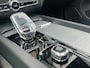 Volvo XC60 T6 Plug-in hybrid AWD Plus Dark | Trekhaak | Gelaagd Glas | Sportstoelen | Panoramadak | Camera | Half-Leder