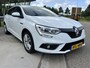 Renault Megane Estate 1.3 TCe 140 PK Business / Dealer onderhouden / Apple Carplay - Android Auto / Stoelverw. Climate / PDC V+A /