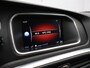 Volvo V40 2.0 T2 Nordic+ / Cruise Control / Standkachel / Stoelverwarming / Parkeersensoren achter / Navigatie / On Call / Verwarmbare voorruit /