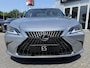 Lexus ES 300h Business Line NWE MODEL BLIND SPOT STUURVERW STOELVERW SCHUIF/KANTELDAK PARK-SENSOREN APPLE CARPLAY/ ANDROID AUTO