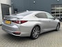 Lexus ES 300h Business Line NWE MODEL BLIND SPOT STUURVERW STOELVERW SCHUIF/KANTELDAK PARK-SENSOREN APPLE CARPLAY/ ANDROID AUTO