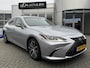 Lexus ES 300h Business Line NWE MODEL BLIND SPOT STUURVERW STOELVERW SCHUIF/KANTELDAK PARK-SENSOREN APPLE CARPLAY/ ANDROID AUTO