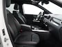 Mercedes-Benz B-klasse 180 AMG Business Solution | Trekhaak | Panoramadak | Stoelverwarming | Zondag Open!