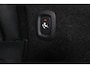 Volvo V90 T6 Recharge AWD Ultra Dark - Panorama/schuifdak - IntelliSafe Assist & Surround - 360º Camera - Harman/Kardon audio - Adaptieve LED koplampen - Verwarmde voorstoelen, stuur & achterbank - Parkeersensoren voor & achter - Elektr. bedienb. voorstoelen met geheugen - Head up display - Elektr. inklapbare trekhaak - 19' LMV