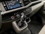 Volkswagen Transporter Kombi 2.0 TDI L1H1 Comfortline 9 Persoons (APPLE CARPLAY, TREKHAAK, PARKEERSENSOREN, GETINT GLAS, ELEK RAMEN, NIEUWE APK, NIEUWSTAAT)