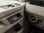 Volkswagen Transporter Kombi 2.0 TDI L1H1 Comfortline 9 Persoons (APPLE CARPLAY, TREKHAAK, PARKEERSENSOREN, GETINT GLAS, ELEK RAMEN, NIEUWE APK, NIEUWSTAAT)