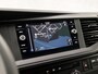 Volkswagen Transporter Kombi 2.0 TDI L1H1 Comfortline 9 Persoons (APPLE CARPLAY, TREKHAAK, PARKEERSENSOREN, GETINT GLAS, ELEK RAMEN, NIEUWE APK, NIEUWSTAAT)