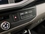 Volkswagen Transporter Kombi 2.0 TDI L1H1 Comfortline 9 Persoons (APPLE CARPLAY, TREKHAAK, PARKEERSENSOREN, GETINT GLAS, ELEK RAMEN, NIEUWE APK, NIEUWSTAAT)