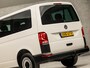 Volkswagen Transporter Kombi 2.0 TDI L1H1 Comfortline 9 Persoons (APPLE CARPLAY, TREKHAAK, PARKEERSENSOREN, GETINT GLAS, ELEK RAMEN, NIEUWE APK, NIEUWSTAAT)
